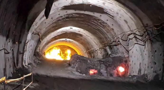 Proiectul Autostrăzii Sibiu – Pitești: Progres semnificativ al echipei Mapa – Cengiz la tunelul Robești, cu peste 200 de metri excavați din totalul de 900 1 video autostrada sibiu pitesti turcii de la mapa cengiz avanseaza cu lucrarile la tunelul robesti au excavat peste 200 din 900 de metri 69626f6ea5d06