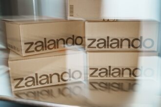 zalando trece la restructurarea afacerii dupa achizitia about you primul pas inchiderea unor centre logistice 695fc7c74e0de