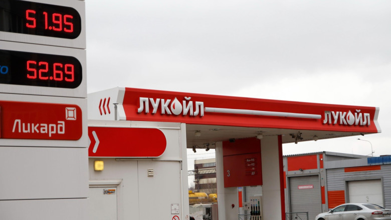 activele lukoil sunt vizate de cel putin alte doua companii in pofida acordului cu carlyle cu siguranta nu e o afacere incheiata 6984dc1d2b337
