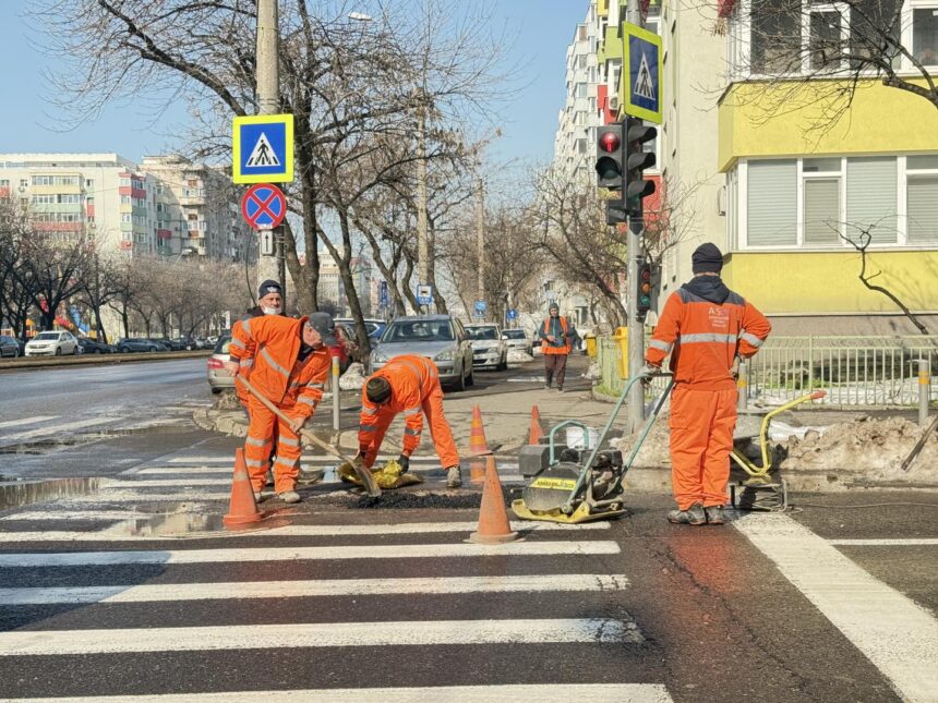 București: Încep lucrările de reparare a gropilor de pe străzi 1 administratia strazilor bucuresti a demarat astazi lucrarile de astupare a gropilor 699ed54870c2c