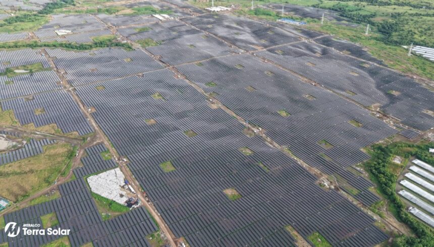 cel mai mare parc fotovoltaic cu baterii din lume a inceput productia de energie 6999f668e1aba