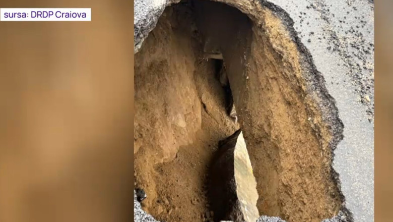 Gaură imensă în asfalt pe DN 56A Drobeta-Turnu Severin - Calafat, trafic îngreunat 1 crater urias in asfalt pe dn 56a drobeta turnu severin calafat se circula cu restrictii 6981db5b875ba
