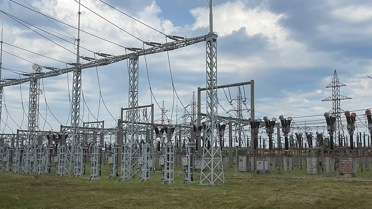 El-Mor lansează două soluții BESS de mari dimensiuni, esențiale pentru optimizarea conectării la rețea în România 1 cum durata de conectare la retea este extrem de importanta el mor propune doua proiecte bess la scara utilitara gata de livrare in romania 698af371d3be6