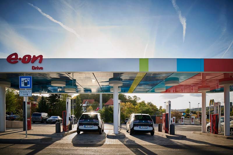 E.ON Drive depășește 500 de stații de încărcare pentru vehicule electrice în România. Reducere de 50% pentru toți cei care încarcă săptămâna viitoare 1 e on drive a atins pragul de 500 de puncte de incarcare pentru masini electrice in romania reducere de 50 pentru oricine incarca saptamana viitoare 69981a9fc8cdb