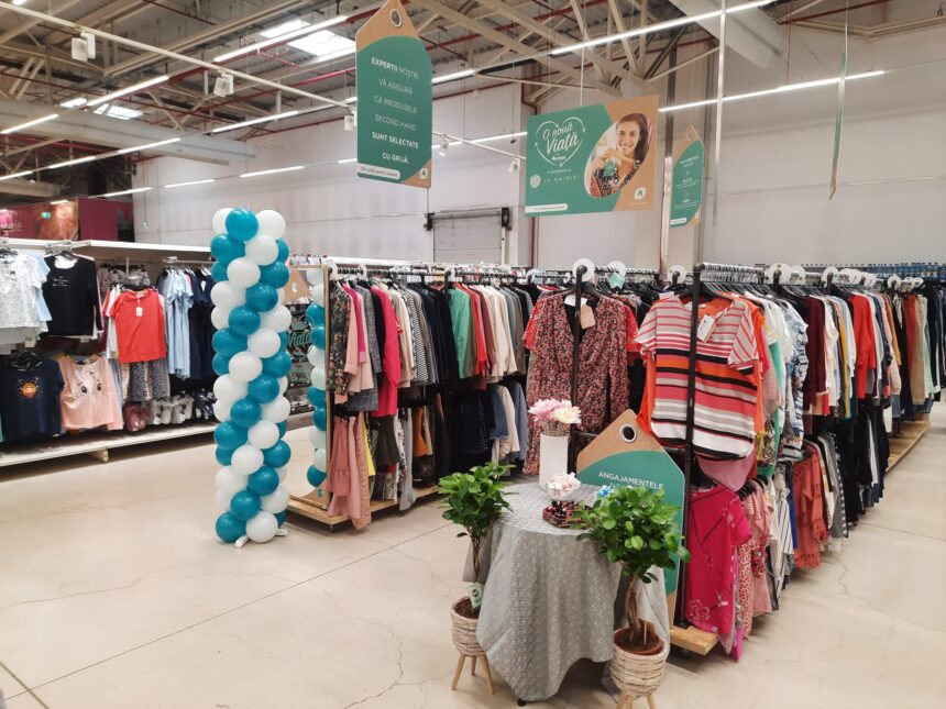 Revine moda second-hand: Auchan comercializează zilnic 1.000 de articole purtate 1 era second hand s a intors auchan vinde in medie 1 000 de articole purtate pe zi 69a00f5acdf9e