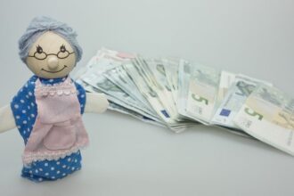 grafice vesti bune pentru 83 milioane de viitori pensionari contributii mai mici bani mai multi de pensie administratorii privati pilon ii au compensat somajul si taierile de salarii 699223e001e64