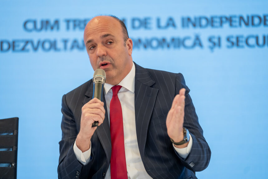 Konstantinos Mavros, CEO PPC Renewables: Energia verde costă de trei ori mai puțin decât cea tradițională, iar România trebuie să atingă un nou standard de echilibru pe piață 1 konstantinos mavros ceo ppc renewables energia regenerabila este de trei ori mai ieftina decat cea conventiionala piata romaneasca trebuie sa ajunga la un nou echilibru 699d8151b9b4e