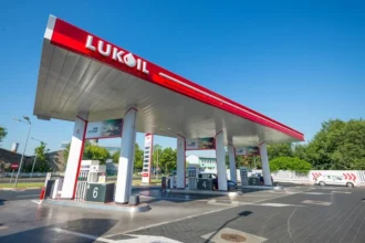 oficial guvernul a introdus supravegherea extinsa pentu rafinaria petrotel benzinariile lukoil si perimetrul offshore trident 698e3bdc40564