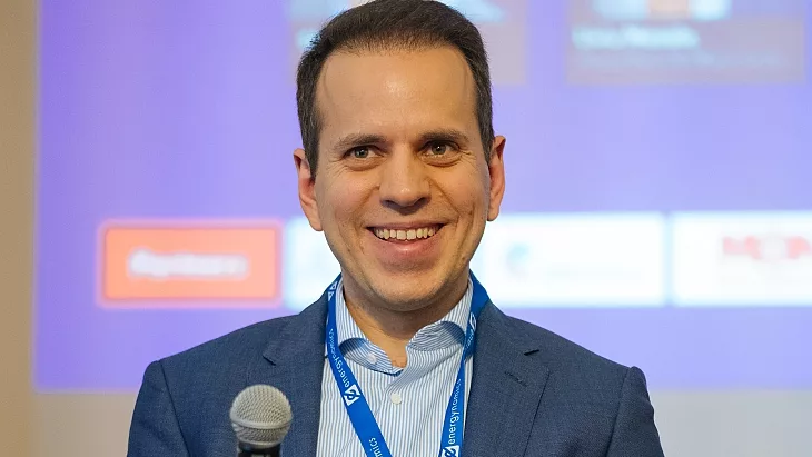 România trebuie să accelereze și să dezvolte o strategie pentru a profita de expansiunea centrelor de date AI 1 pentru a beneficia de boom ul centrelor de date ai romania are nevoie de viteza si strategie 69940f64c8d3c