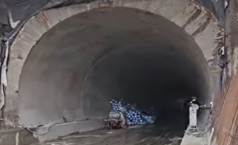 video autostrada lugoj deva imagini cu primul tunel al ursilor strapuns inca de anul trecut 699ee57fac485