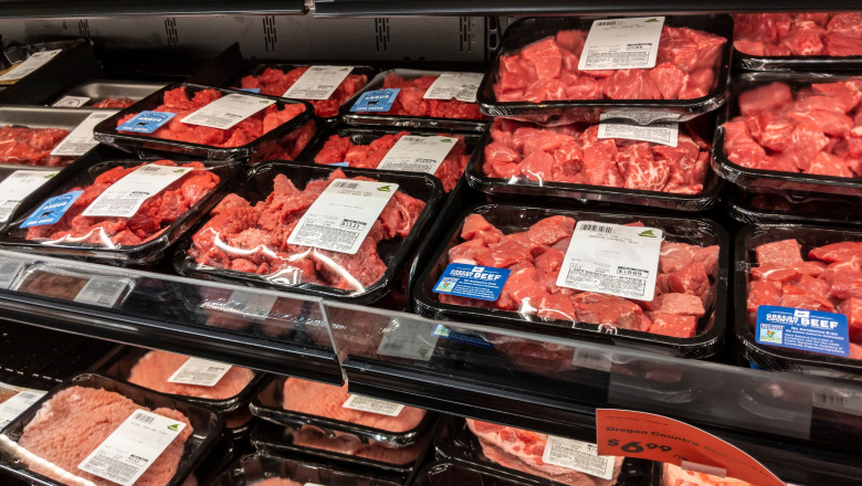 Carnea și pericolele ascunse: Ce nu știu consumatorii despre riscurile pentru sănătate înainte de a o congela 1 video cum poate deveni carnea un risc major pentru sanatate chiar inainte sa ajunga in congelator consumatorii nu stiu asta 6987078f52375