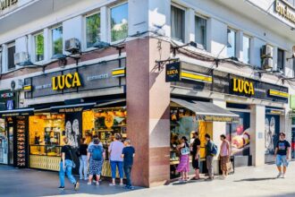 antreprenorul roman care detine patiseriile luca merge contra trendului si ieftineste cu 20 pretul covrigului scade sub 2 lei 69c3950f893b3