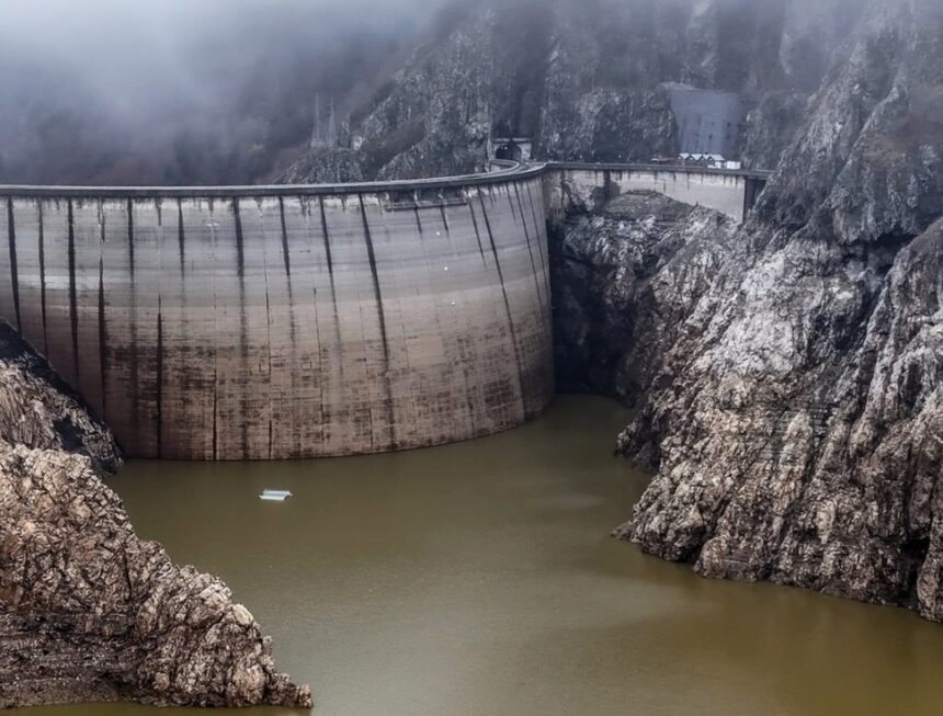 ce se intampla acum la barajul vidraru a fost adus inclusiv un elicopter 69a921ceb3f2d