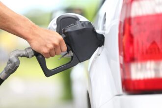 conaf cresterea accelerata a pretului carburantului nu mai este o simpla fluctuatie de piata ci indica presiuni sistemice asupra economiei reale 69c1591f9e8ac