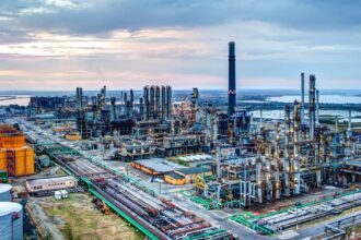 exclusiv rafinariile din romania nu vor mai intra in mecanismul de reducere cu 50 a adaosului din proiectul initial al oug privind carburantii noua forma a actului normativ 69c2f36136ec4