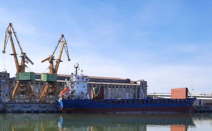 foto video porturile galati si braila mii de tone de fier vechi incarcate pe nave cu destinatia turcia 69b3e3b83df94