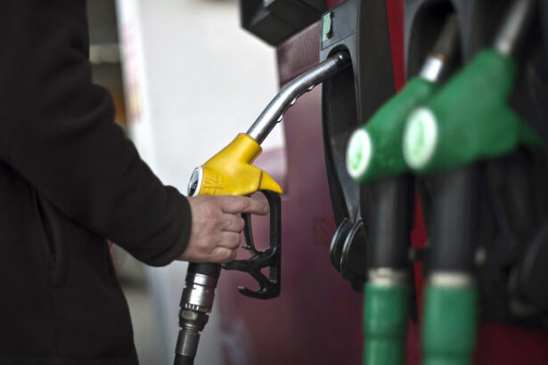 nou scenariu privind reducerea pretului la pompa coalitia a discutat taxarea suplimentara a companiilor care fac supraprofit surse 69caa5c7d25fc