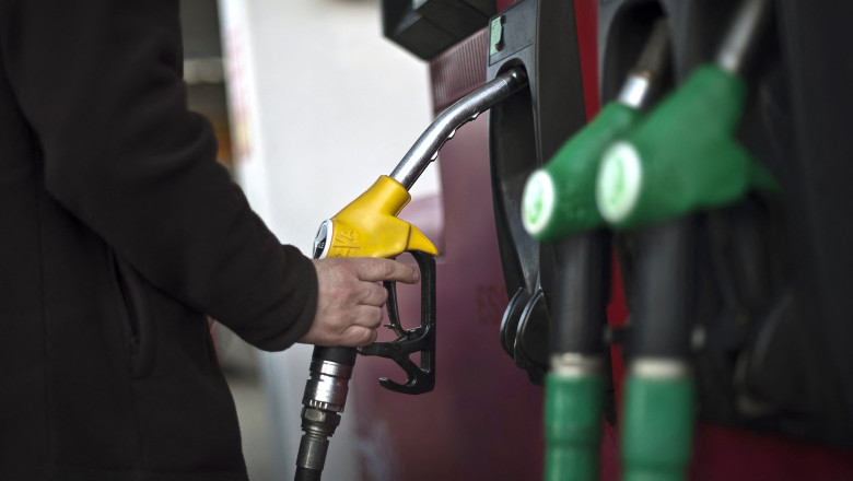 Un nou plan pentru scăderea prețurilor combustibililor: Coaliția analizează impozitarea companiilor cu profituri excepționale 1 nou scenariu privind reducerea pretului la pompa coalitia a discutat taxarea suplimentara a companiilor care fac supraprofit surse 69caa5c7d25fc