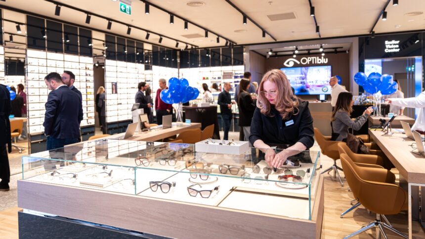 OPTIBLU își reia activitatea în Galeria Feeria din Băneasa Shopping City, introducând un concept inovator de retail în domeniul opticii, pentru prima dată în România 1 optiblu redeschide magazinul din galeria feeria baneasa shopping city si aduce in premiera in romania un nou concept de retail de optica 69bd95bde9610