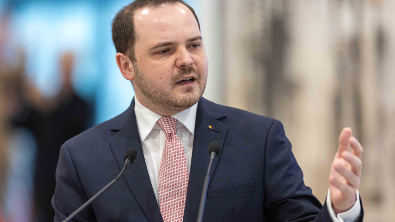 Lipsă de fonduri pentru ambulanțe: Rogobete solicită o rectificare bugetară urgentă pentru a asigura livrarea combustibilului 1 raman fara bani pentru ambulante voi cere rectificare de buget rogobete cere solutii urgente pentru carburanti 69cb478a8fb8b