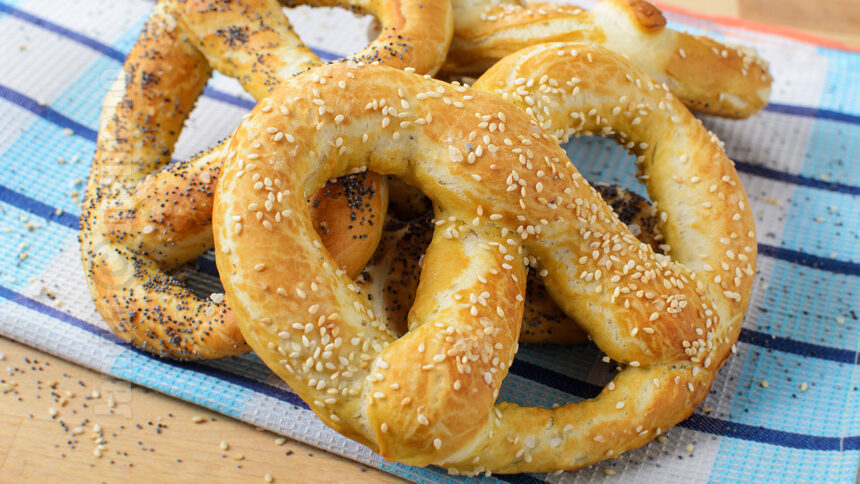 Recesiunea își pune amprenta pe restaurante: covrigii și patiseriile câștigă teren, 80% din comenzi vin prin livrare. Românii preferă să iasă din ce în ce mai puțin – analiză 1 recesiune si in restaurante am trecut pe covrigi si patiserie 80 comandam prin delivery romanii ies tot mai rar studiu 69b57b960f8e3