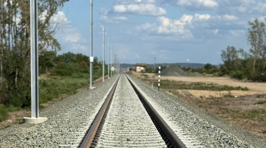 Tren metropolitan în Cluj-Napoca: Oferte din România, Polonia și Kazahstan pentru modernizarea a 50 km de căi ferate 1 tren metropolitan cluj napoca oferte din romania polonia si kazahstan pentru inlocuirea de sine pe 50 km de cale ferata 69a5c82f9cdd0