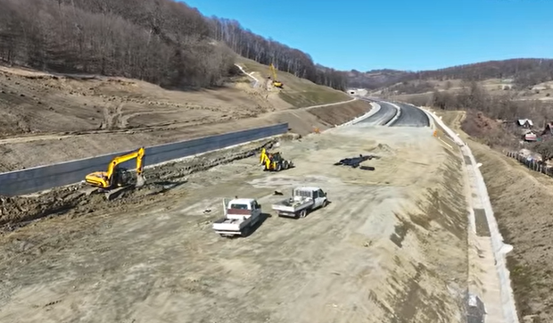 Autostrada A1 Sibiu – Pitești: stadiul actual al tronsonului de aproape 10 kilometri destinat deschiderii din vara aceasta 1 video autostrada a1 sibiu pitesti cum mai arata lotul de aproape 10 kilometri care ar putea fi dat in trafic la vara 69aefe1067ce8