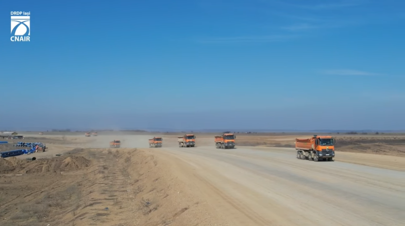 Autostrada A7 Bacău – Pașcani: Umbrărescu a adus în teren peste 600 de muncitori pentru avansarea lucrărilor pe loturile 2 și 3, care au depășit 40% din finalizare 1 video autostrada a7 bacau pascani umbrarescu a mobilizat peste 600 de muncitori pe loturile 2 si 3 realizate peste 40 69b3f464b9e0d