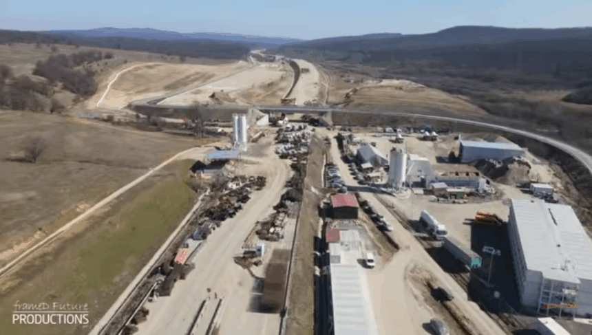 video santierul de autostrada din romania unde se lucreaza cu sase echipe inclusiv noptile si in weekend 69ad5ef9b8c02