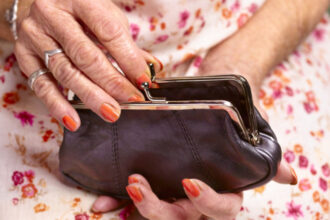 cati pensionari sunt in romania si ce pensie primesc datele oficiale pentru martie 2026 69dd499fc68d2