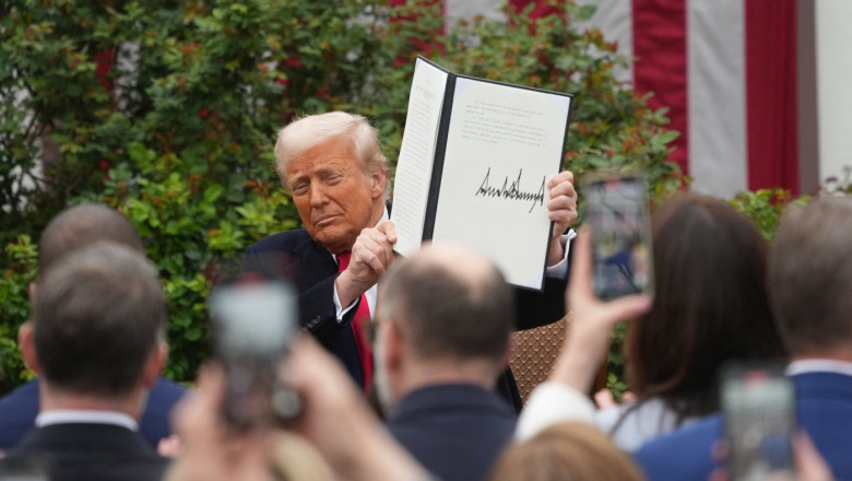 donald trump impune taxe vamale de pana la 100 pentru medicamente si modifica tarifele pentru metale 69cf82409f304