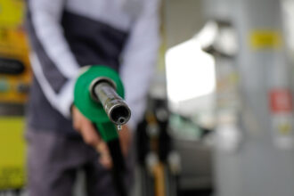 eurostat romania urca pe locul 2 in uniunea europeana la cresterea preturilor la combustibili in martie 2026 69e777df4c10a