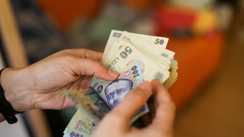 Guvernul analizează astăzi legislația referitoare la cumulul pensiei cu salariul în sectorul public. Angajații care rămân în funcție riscă să piardă 85% din pensie 1 video guvernul discuta azi legea privind cumulul pensie salariu la stat cei care raman angajati pierd 85 din pensie 69f23c2255e0c