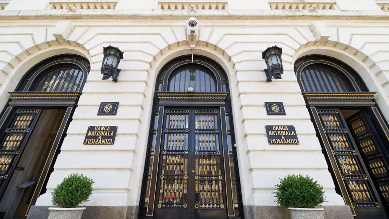Declinul rezervelor valutare ale BNR: cum au dispărut peste două miliarde de euro în decurs de o lună 1 rezervele valutare ale bnr au scazut cu peste doua miliarde de euro intr o luna pe ce s au cheltuit banii 69f8cc9b1b28a