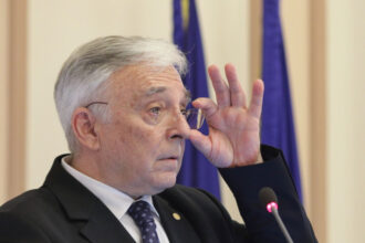 video mugur isarescu respinge acuzatiile privind un curs euro tinut artificial daca vindeam masiv valuta cum mai cresteau rezervele 6a0c3a05b1bd6