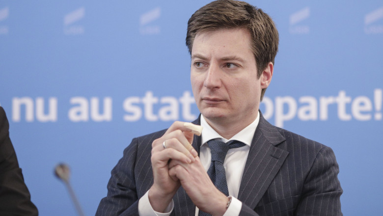 Andrei Caramitru își exprimă îndoielile privind recuperarea banilor de către români în urma sancțiunilor impuse băncilor de către CC: „Sigur, ne așteaptă doi ani de recesiune” 1 exclusiv andrei caramitru e sceptic ca romanii isi vor recupera banii dupa sanctionarea bancilor de catre cc garantat doi ani de recesiune 6a2983a1e8413