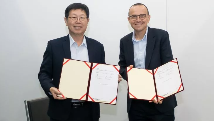 Schneider Electric și Hon Hai Technology colaborează pentru a impulsiona inovația în domeniul centrelor de date AI 1 schneider electric si hon hai technology semneaza un parteneriat pentru accelerarea dezvoltarii centrelor de date ai 6a326b19176e9